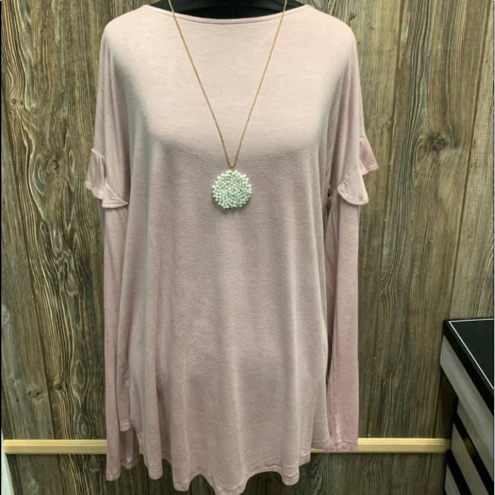 Cute light pink top!